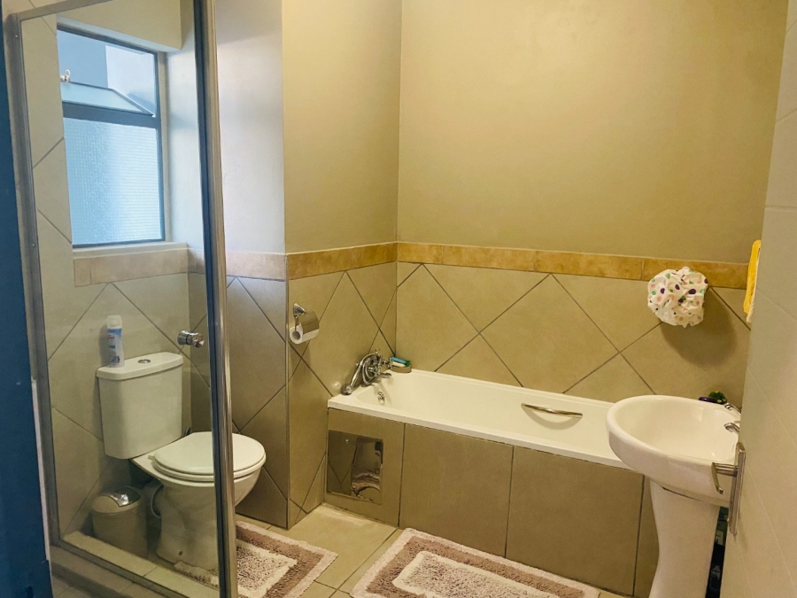 To Let 2 Bedroom Property for Rent in Glen Austin Gauteng