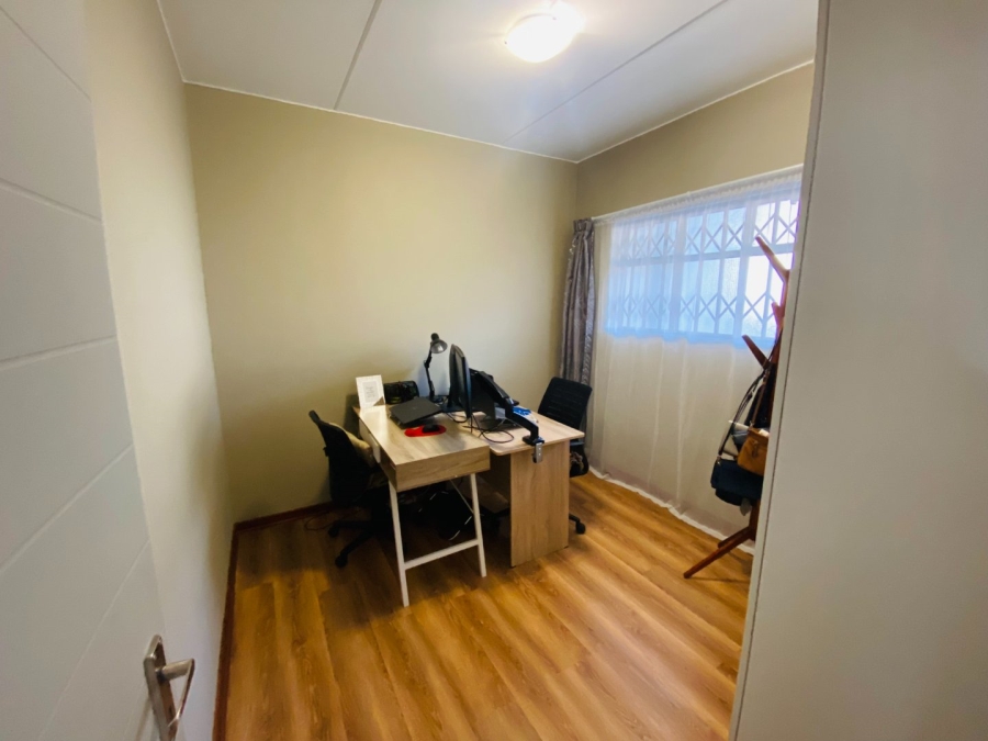 To Let 2 Bedroom Property for Rent in Glen Austin Gauteng
