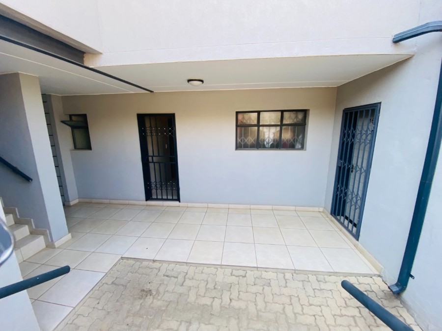 To Let 2 Bedroom Property for Rent in Glen Austin Gauteng