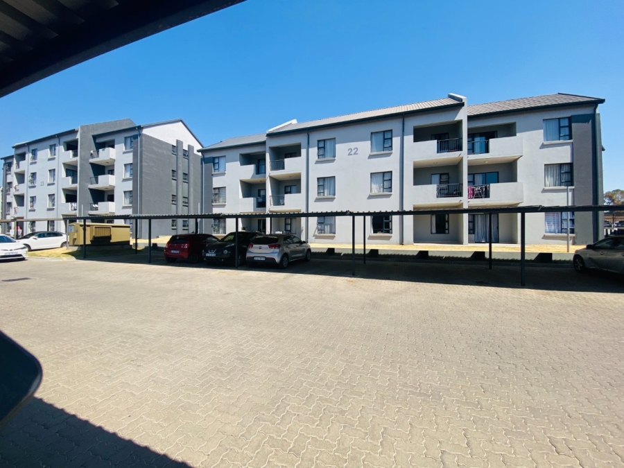 To Let 2 Bedroom Property for Rent in Glen Austin Gauteng