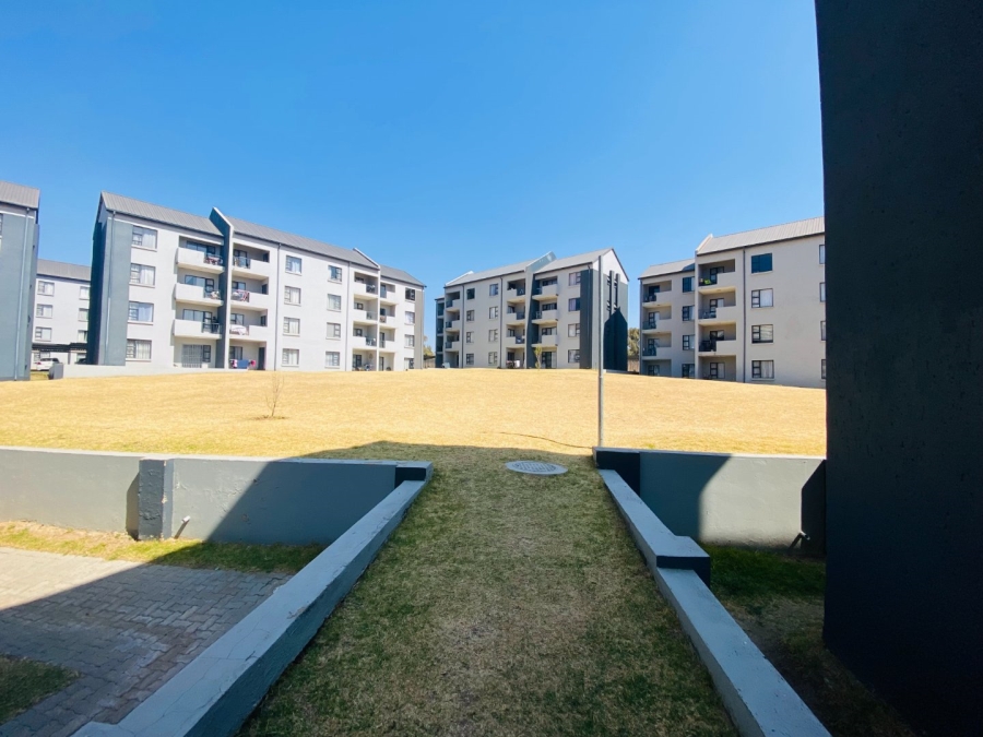 To Let 2 Bedroom Property for Rent in Glen Austin Gauteng
