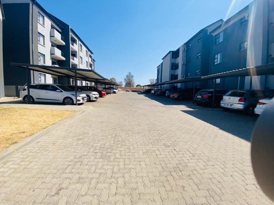 To Let 2 Bedroom Property for Rent in Glen Austin Gauteng