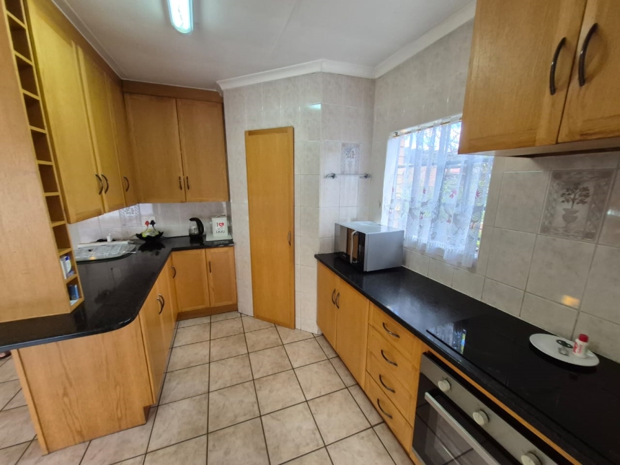 To Let 3 Bedroom Property for Rent in Rooihuiskraal North Gauteng
