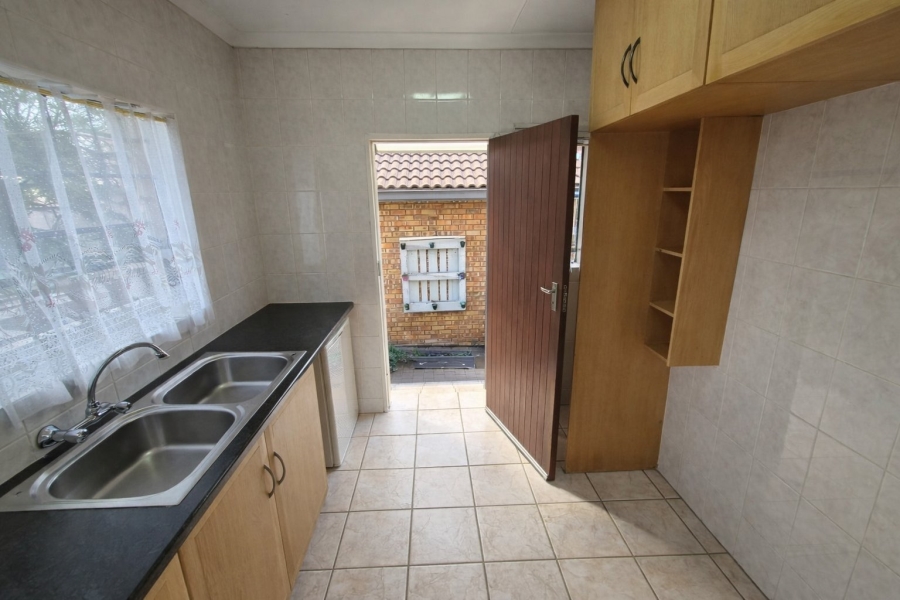 To Let 3 Bedroom Property for Rent in Rooihuiskraal North Gauteng