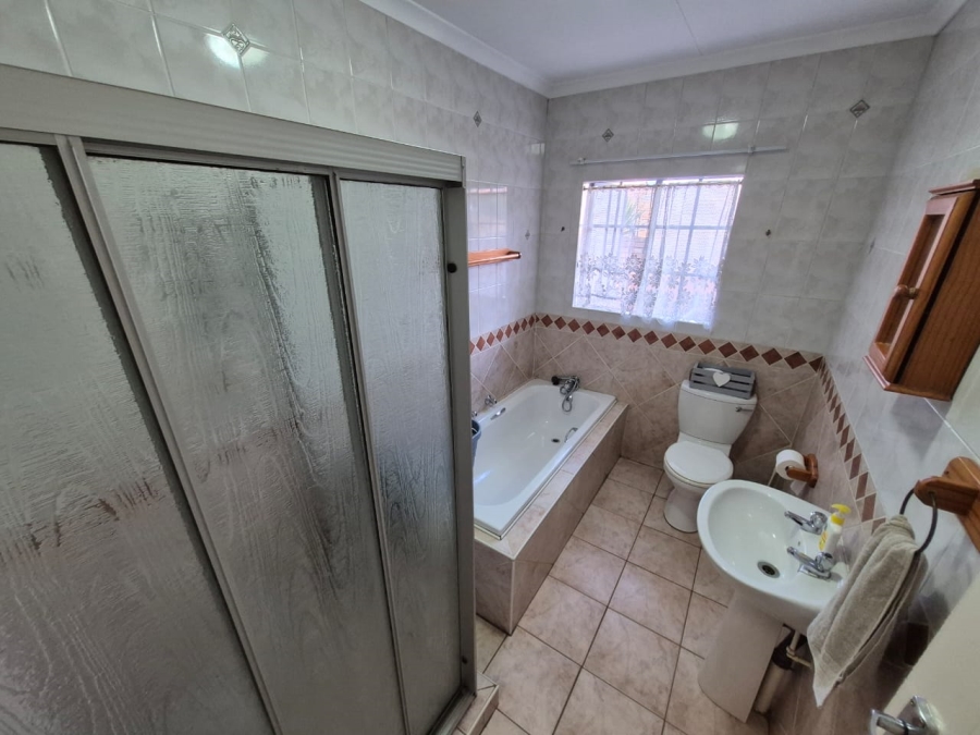 To Let 3 Bedroom Property for Rent in Rooihuiskraal North Gauteng