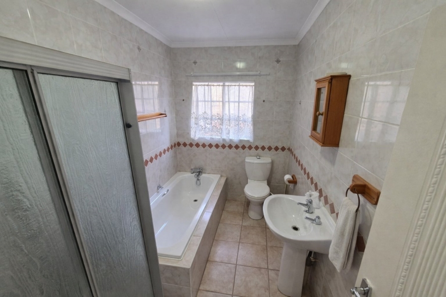 To Let 3 Bedroom Property for Rent in Rooihuiskraal North Gauteng