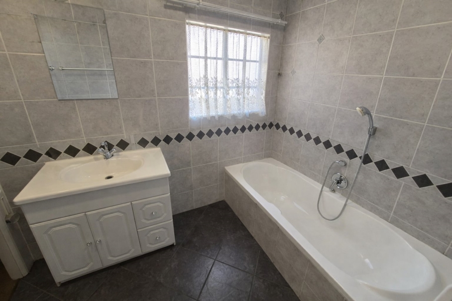 To Let 3 Bedroom Property for Rent in Rooihuiskraal North Gauteng