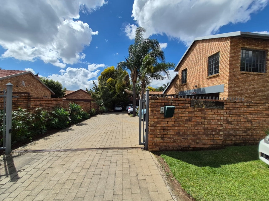 To Let 3 Bedroom Property for Rent in Rooihuiskraal North Gauteng