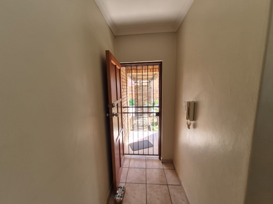 To Let 3 Bedroom Property for Rent in Rooihuiskraal North Gauteng