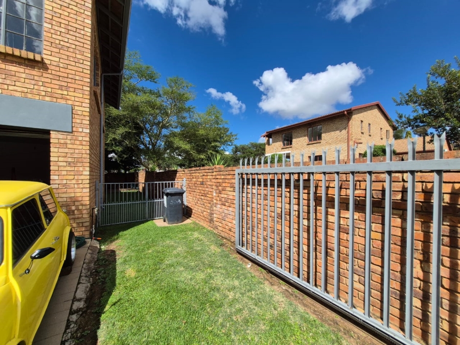To Let 3 Bedroom Property for Rent in Rooihuiskraal North Gauteng