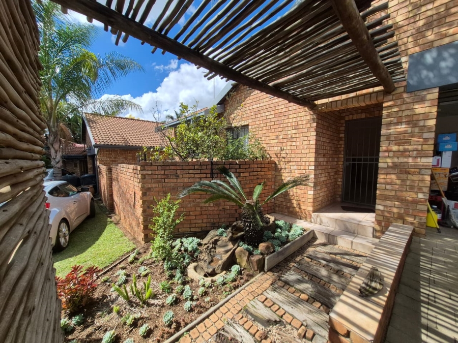 To Let 3 Bedroom Property for Rent in Rooihuiskraal North Gauteng