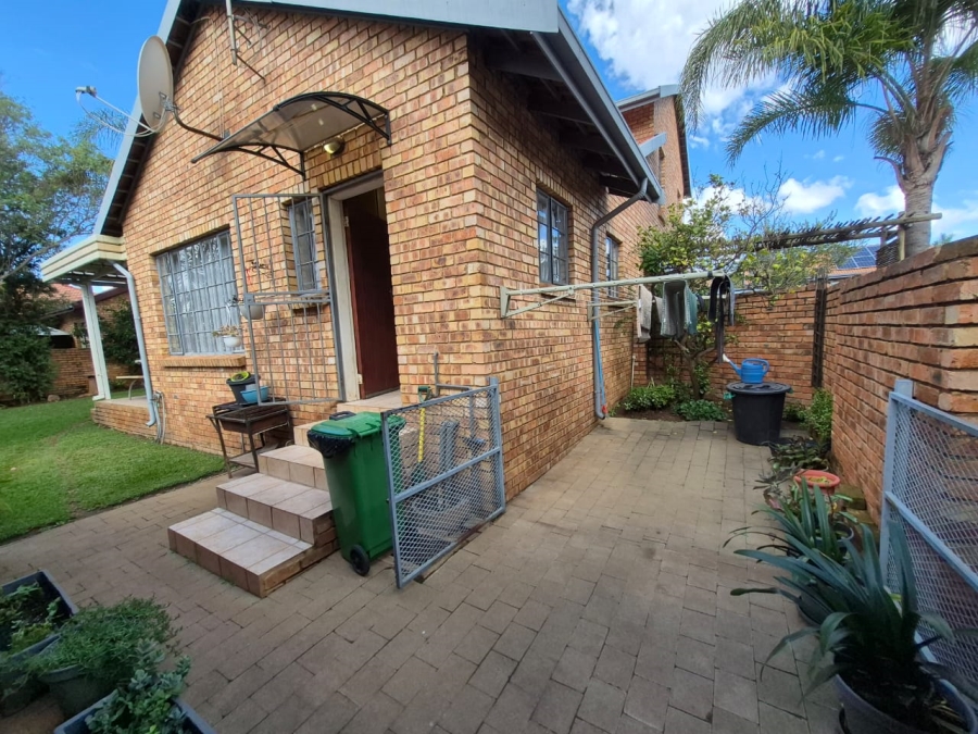 To Let 3 Bedroom Property for Rent in Rooihuiskraal North Gauteng