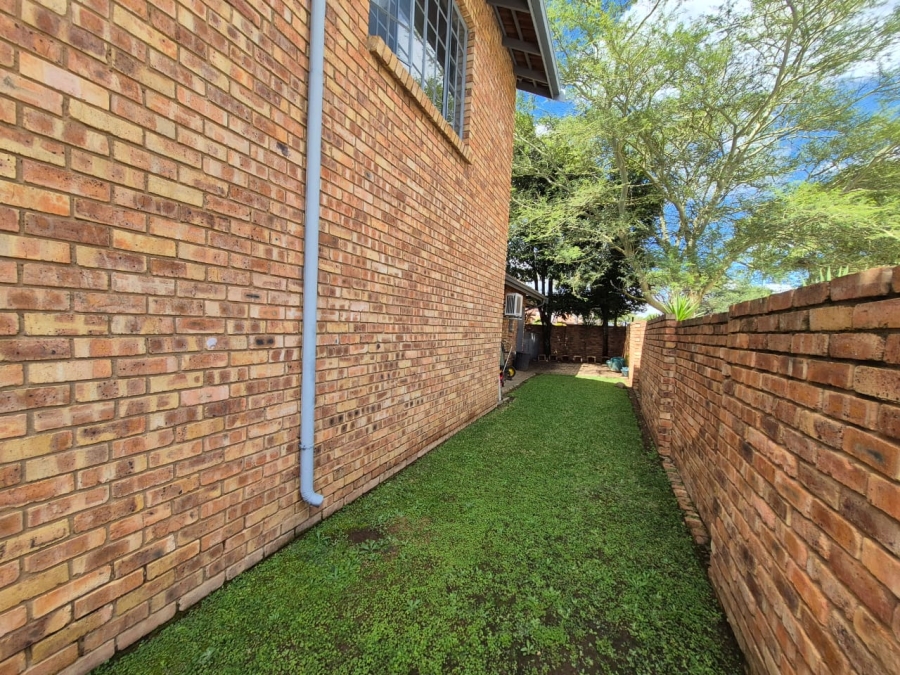 To Let 3 Bedroom Property for Rent in Rooihuiskraal North Gauteng