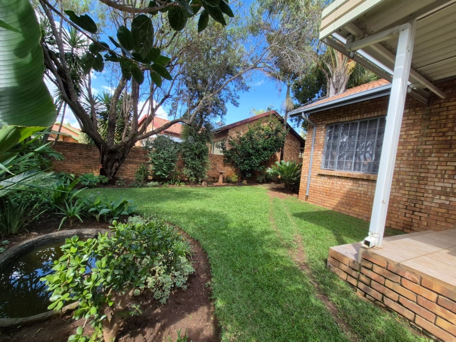 To Let 3 Bedroom Property for Rent in Rooihuiskraal North Gauteng