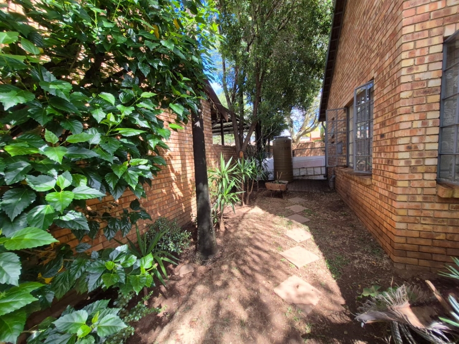 To Let 3 Bedroom Property for Rent in Rooihuiskraal North Gauteng