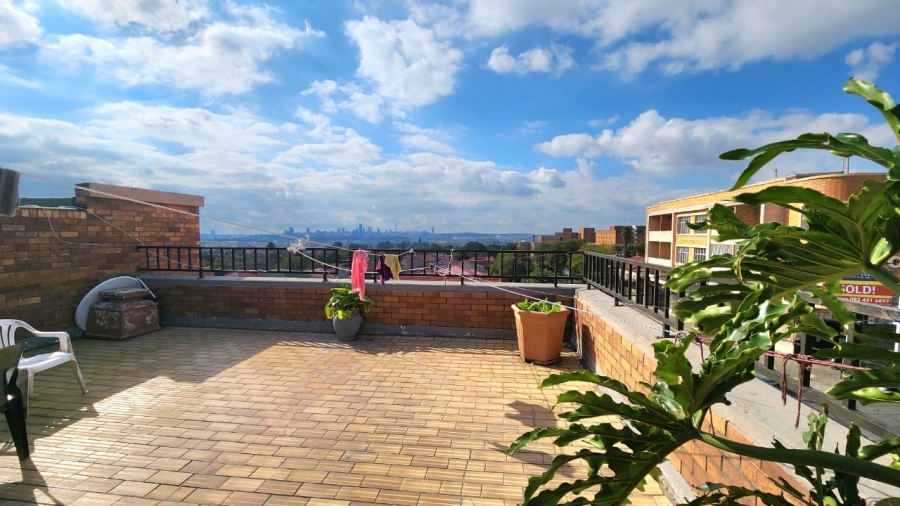 11 Bedroom Property for Sale in Rosettenville Gauteng