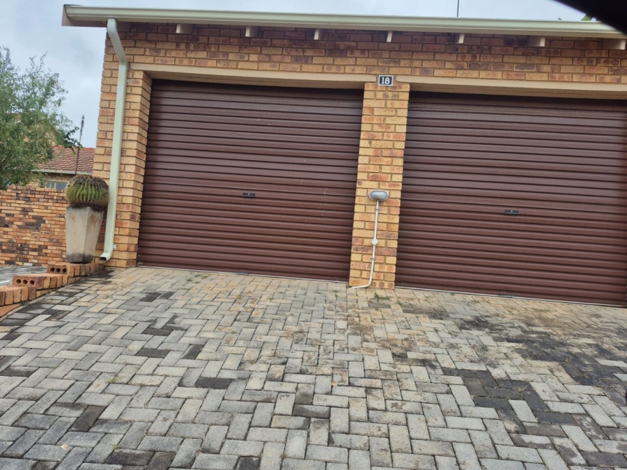 3 Bedroom Property for Sale in Radiokop Gauteng