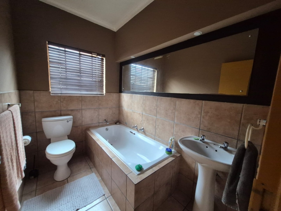 3 Bedroom Property for Sale in Radiokop Gauteng