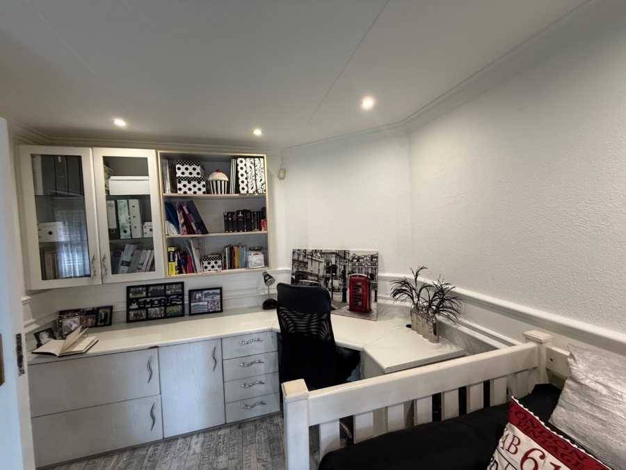 3 Bedroom Property for Sale in Sunward Park Gauteng