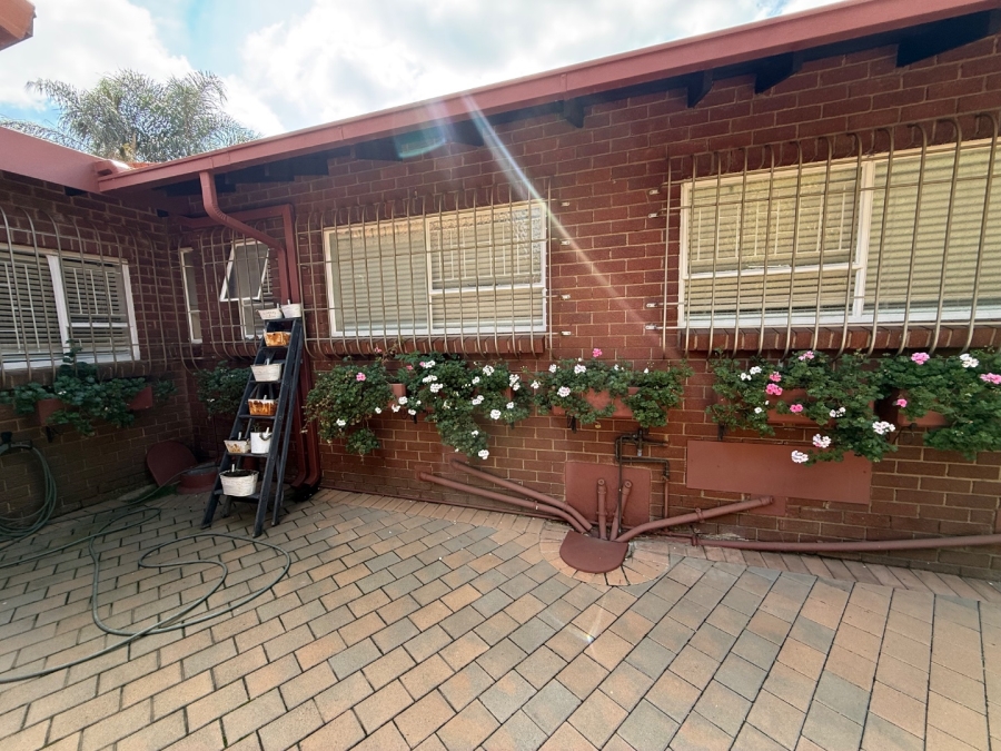 3 Bedroom Property for Sale in Sunward Park Gauteng