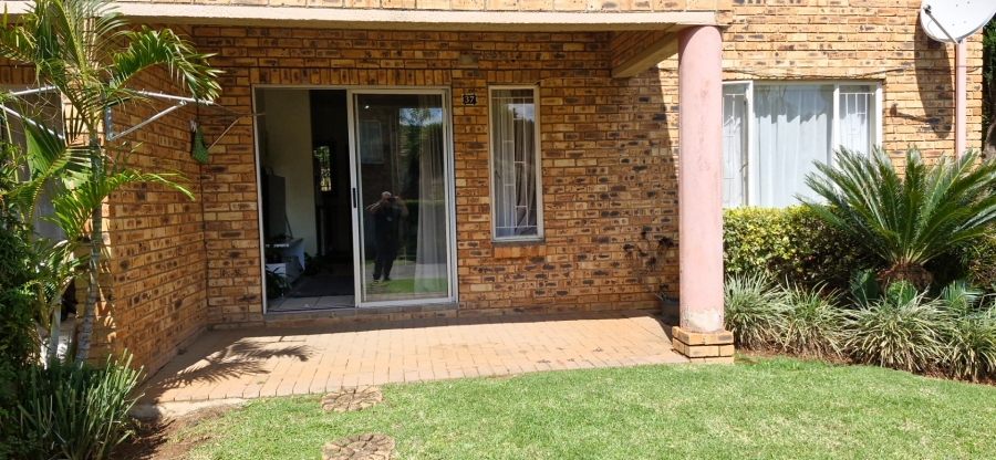 2 Bedroom Property for Sale in Wilgeheuwel Gauteng