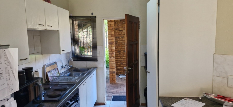 2 Bedroom Property for Sale in Wilgeheuwel Gauteng