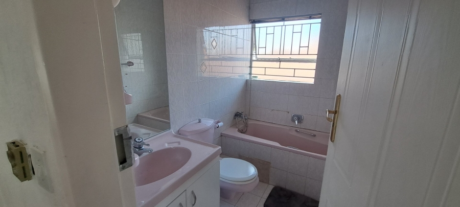 To Let 3 Bedroom Property for Rent in Bruma Gauteng