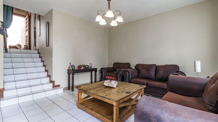 2 Bedroom Property for Sale in Sunnyrock Gauteng