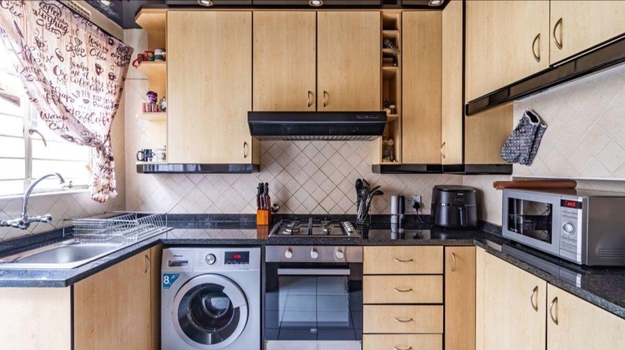 2 Bedroom Property for Sale in Sunnyrock Gauteng