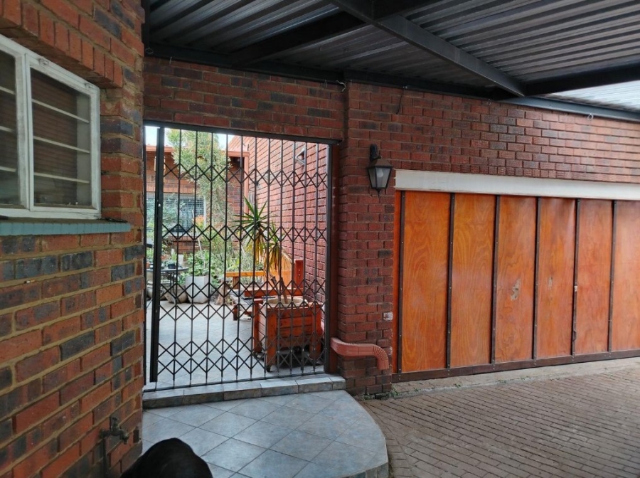 4 Bedroom Property for Sale in Mimosa Park Gauteng