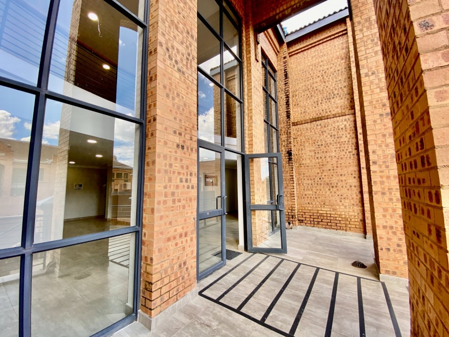 To Let Commercial Property for Rent in Faerie Glen Gauteng
