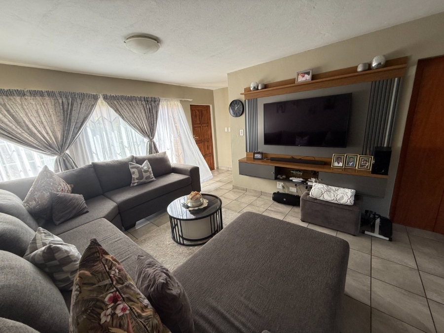 2 Bedroom Property for Sale in The Reeds Gauteng