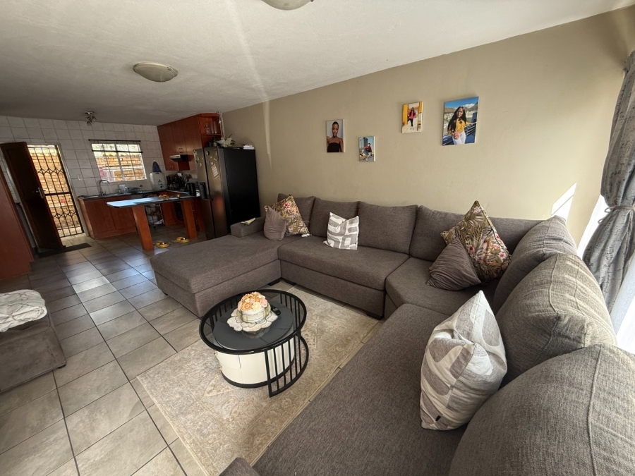 2 Bedroom Property for Sale in The Reeds Gauteng