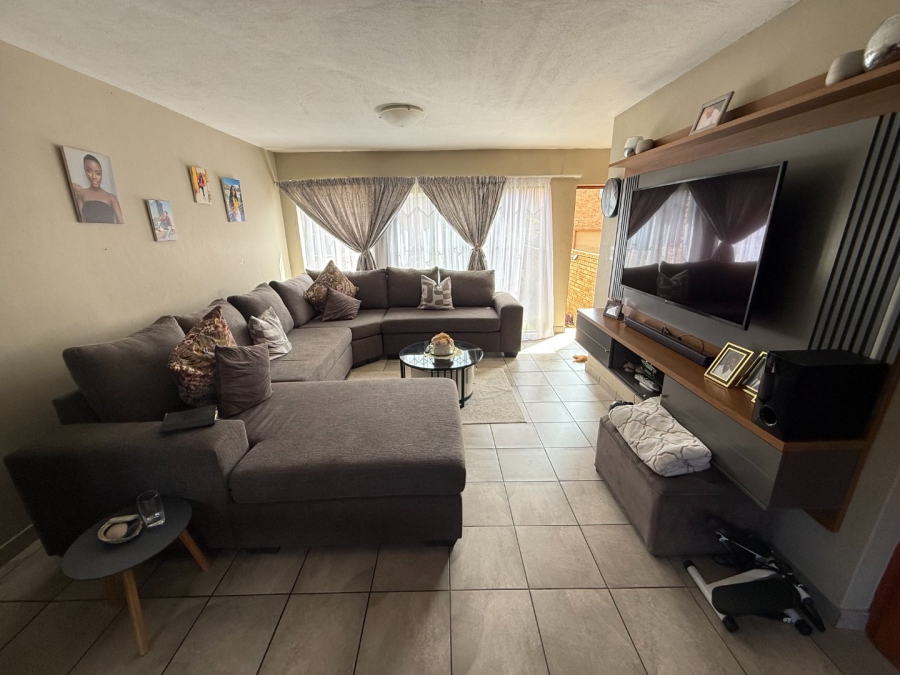 2 Bedroom Property for Sale in The Reeds Gauteng