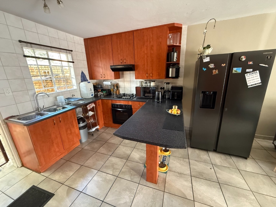 2 Bedroom Property for Sale in The Reeds Gauteng