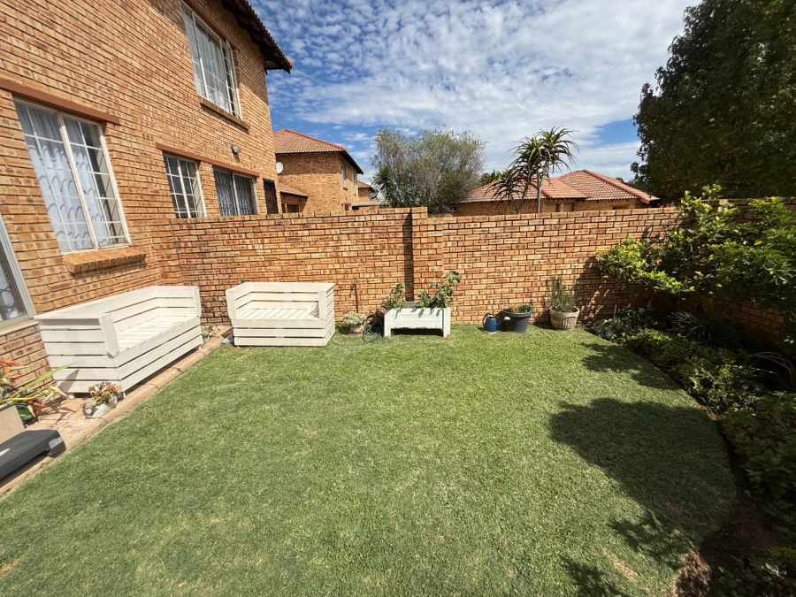 2 Bedroom Property for Sale in The Reeds Gauteng