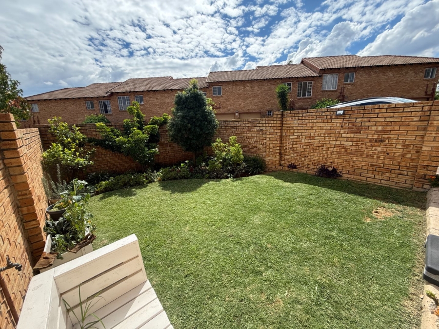 2 Bedroom Property for Sale in The Reeds Gauteng