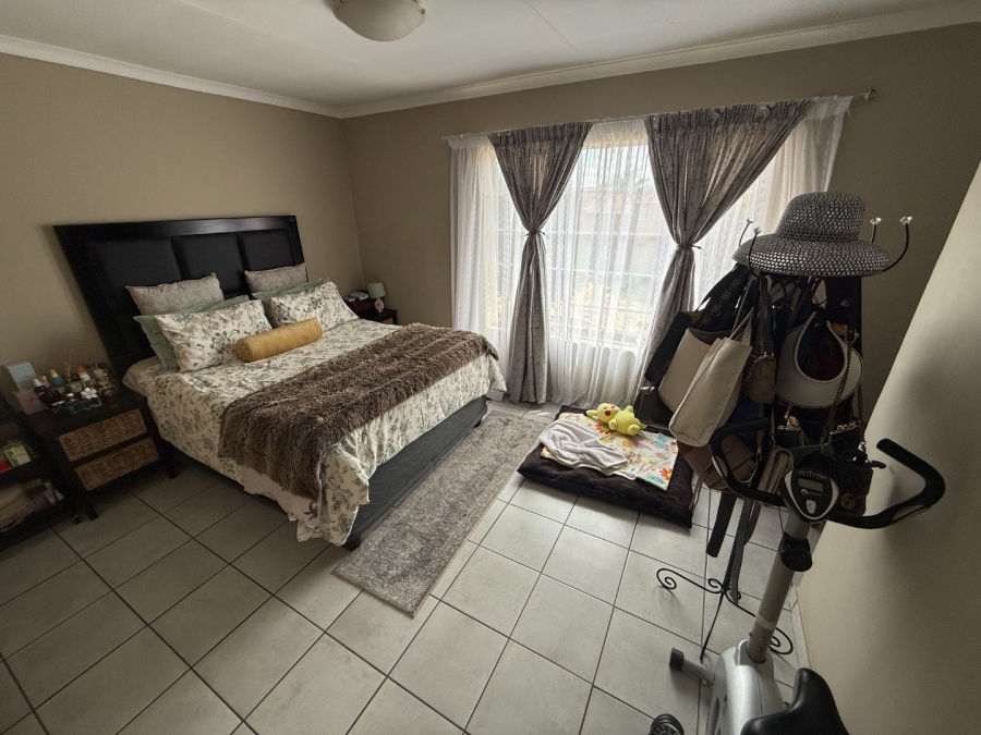 2 Bedroom Property for Sale in The Reeds Gauteng