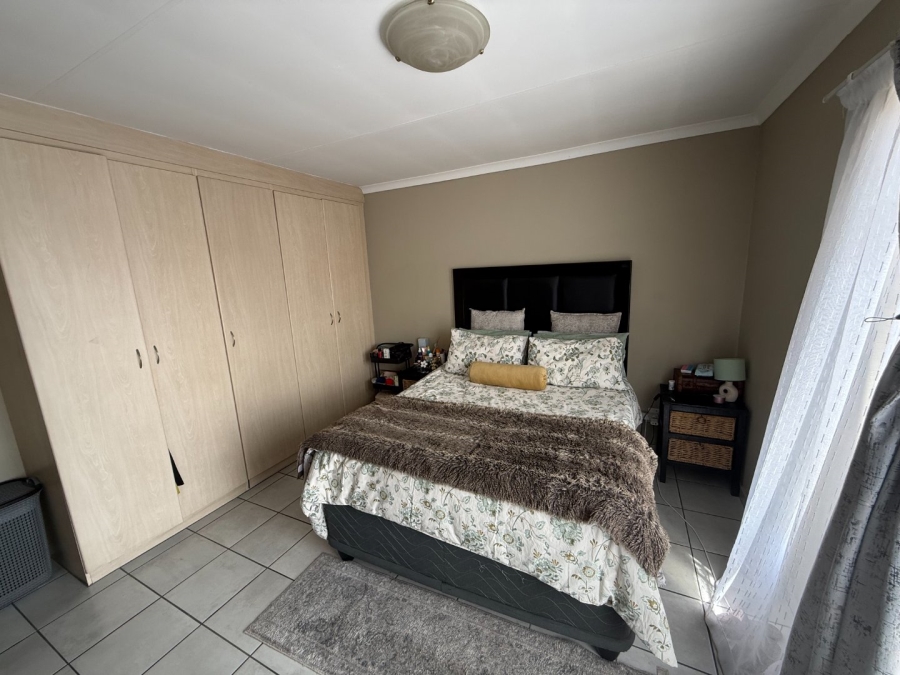 2 Bedroom Property for Sale in The Reeds Gauteng