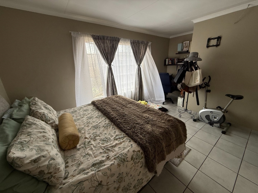 2 Bedroom Property for Sale in The Reeds Gauteng