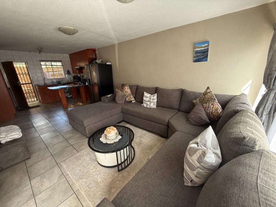 2 Bedroom Property for Sale in The Reeds Gauteng