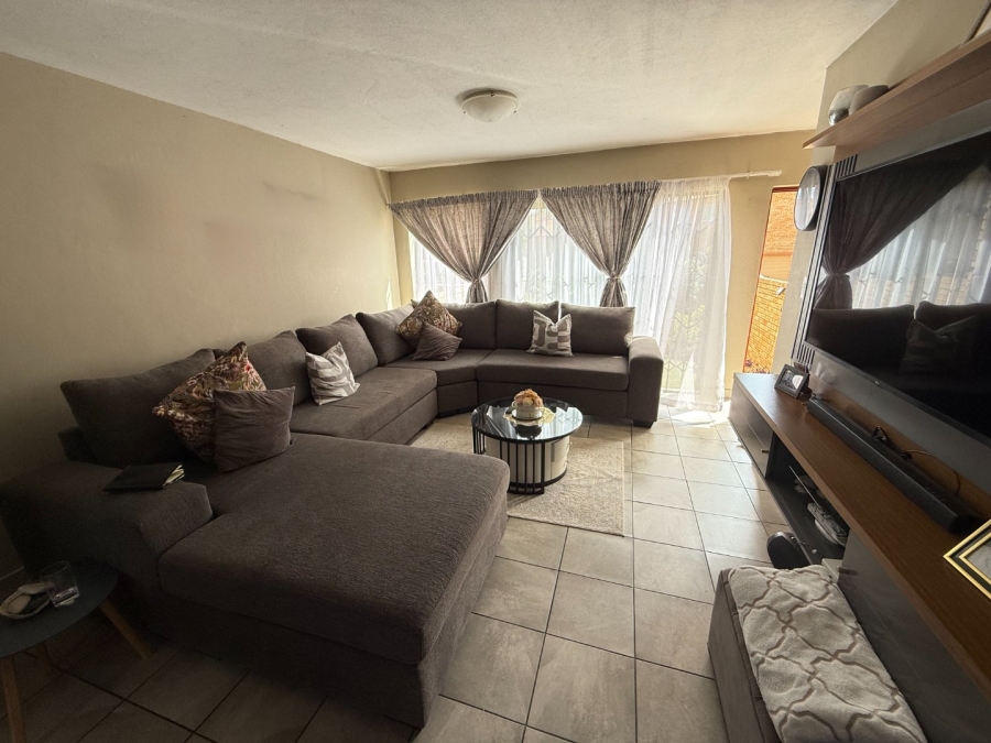 2 Bedroom Property for Sale in The Reeds Gauteng