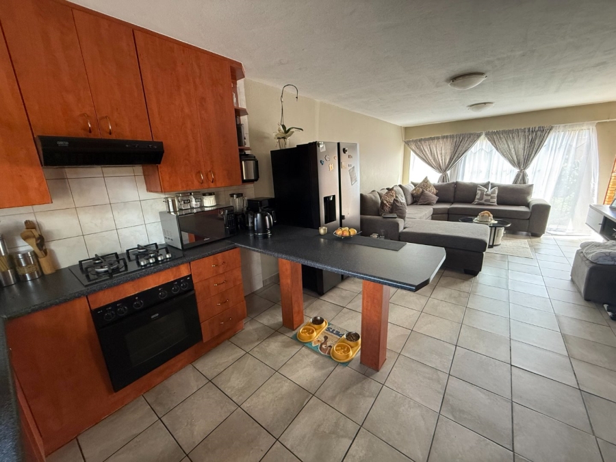 2 Bedroom Property for Sale in The Reeds Gauteng