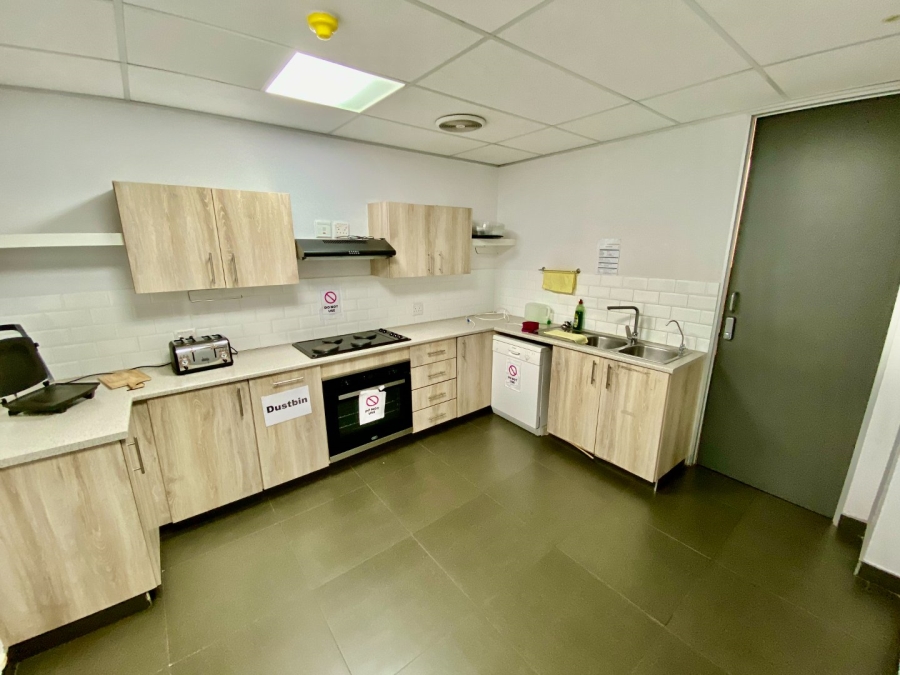 To Let Commercial Property for Rent in Die Hoewes Gauteng
