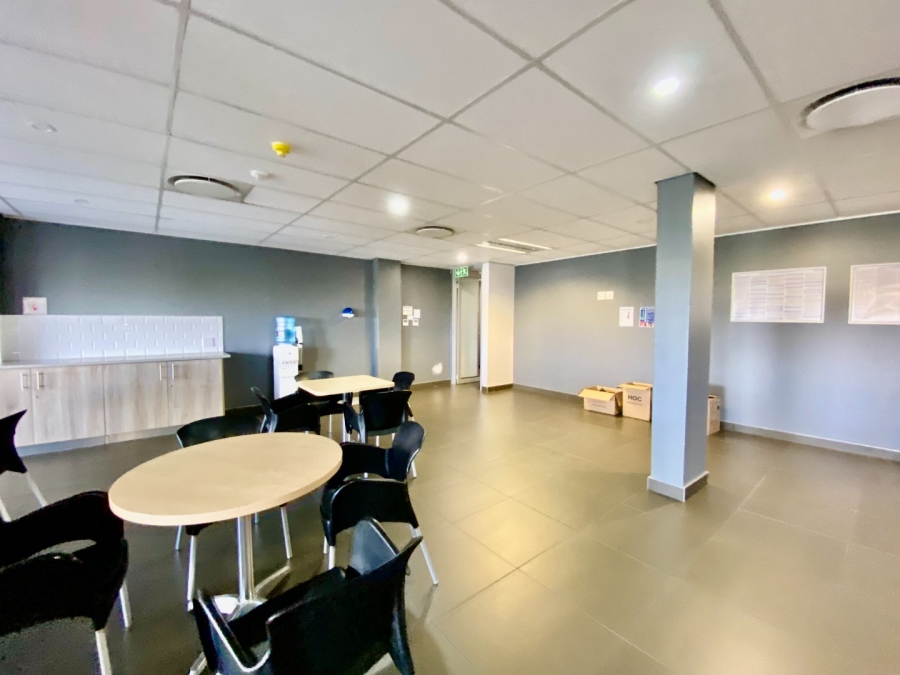 To Let Commercial Property for Rent in Die Hoewes Gauteng