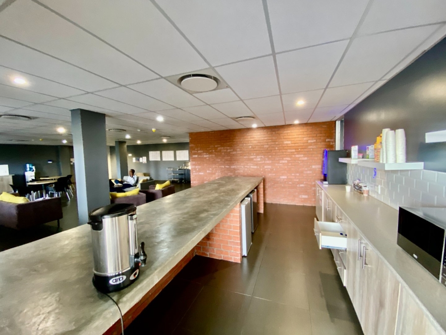 To Let Commercial Property for Rent in Die Hoewes Gauteng