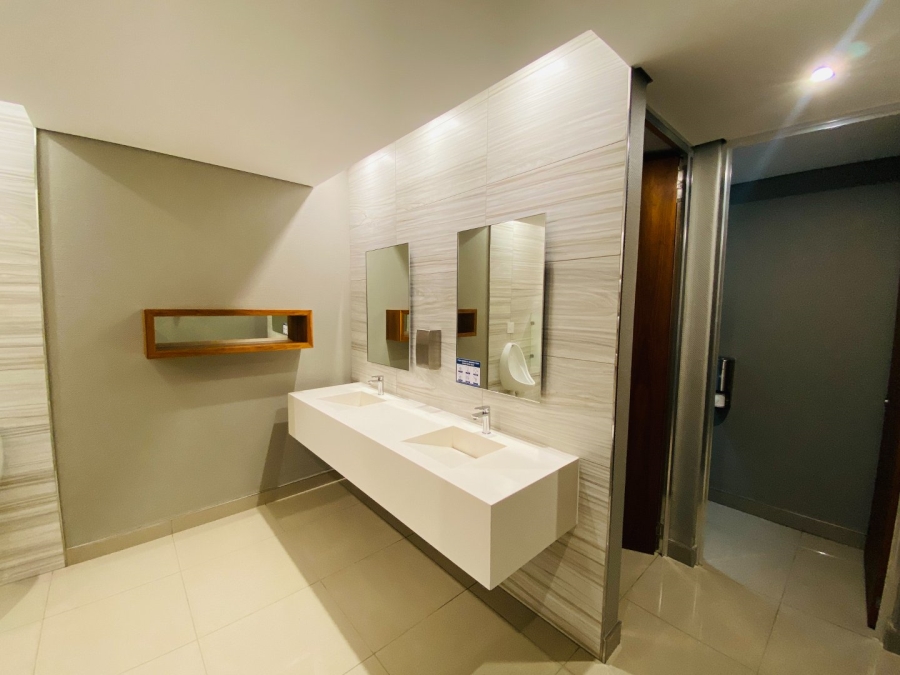 To Let Commercial Property for Rent in Die Hoewes Gauteng
