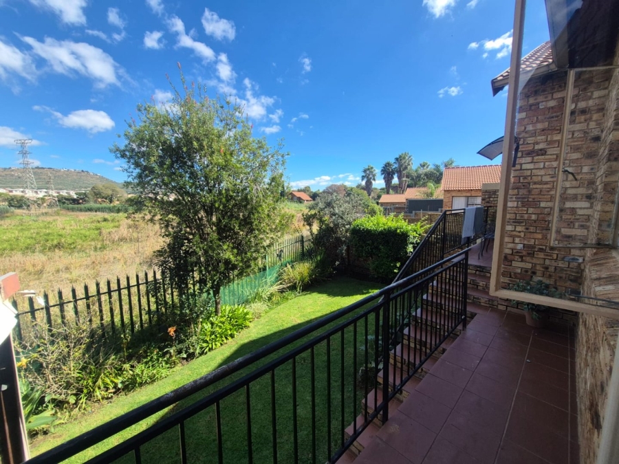 2 Bedroom Property for Sale in Wilgeheuwel Gauteng