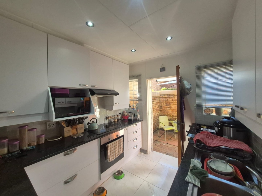2 Bedroom Property for Sale in Wilgeheuwel Gauteng