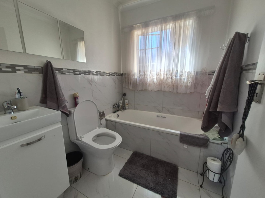 2 Bedroom Property for Sale in Wilgeheuwel Gauteng